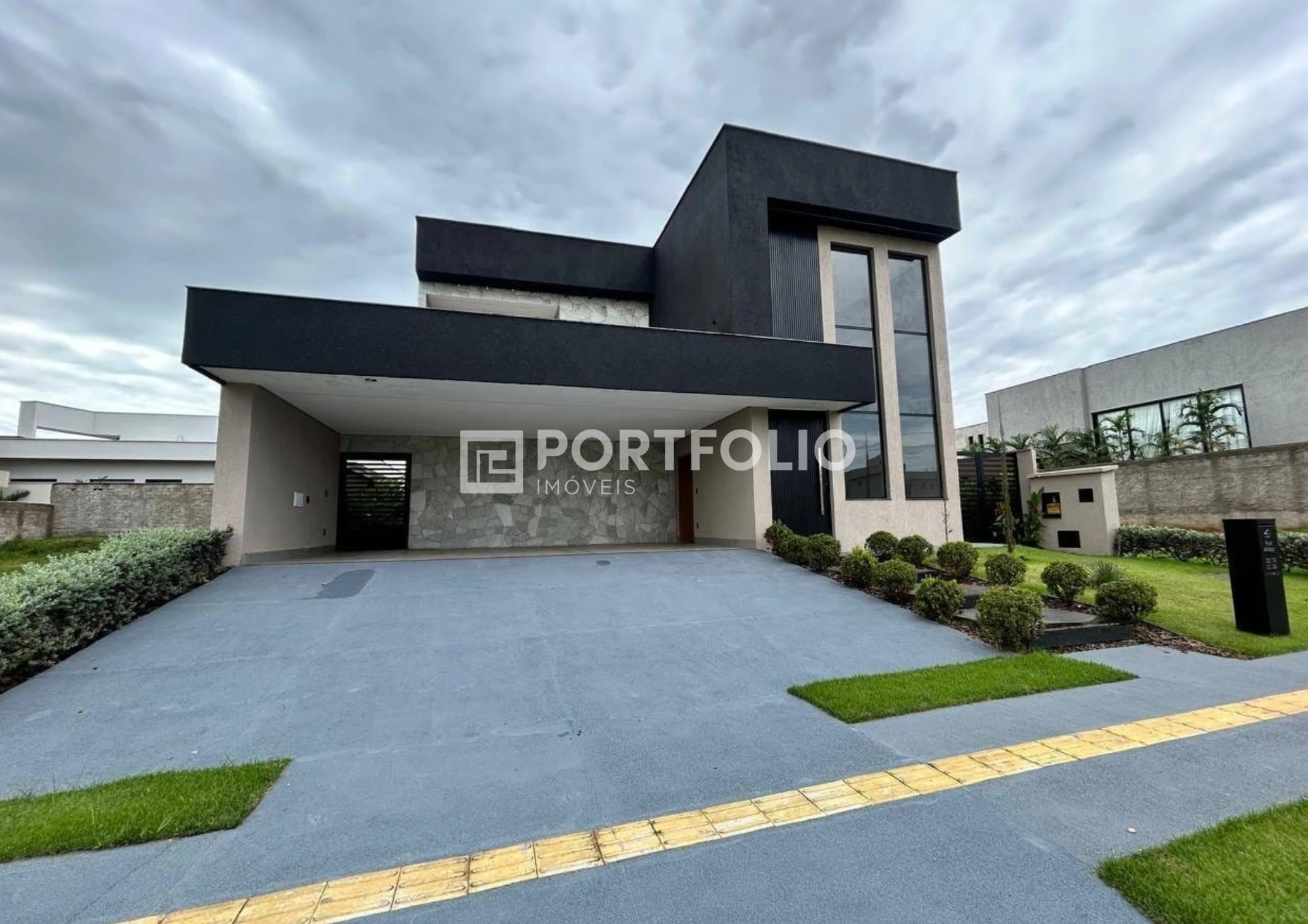 Casa a venda Jardins Lyon com 252 metros em Aparecida de Goiânia – GO