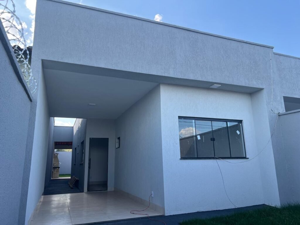 CASA MODERNA E PRONTA PARA MORAR NO SETOR CONDE DOS ARCOS — Foto