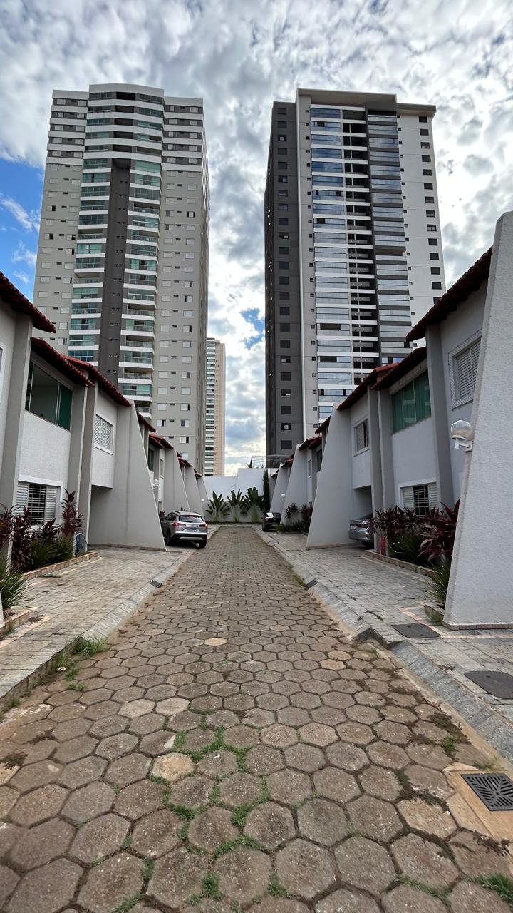 EXCLUSIVIDADE NO SETOR BUENO: SOBRADO NO CONDOMÍNIO SAINT EXUPERY