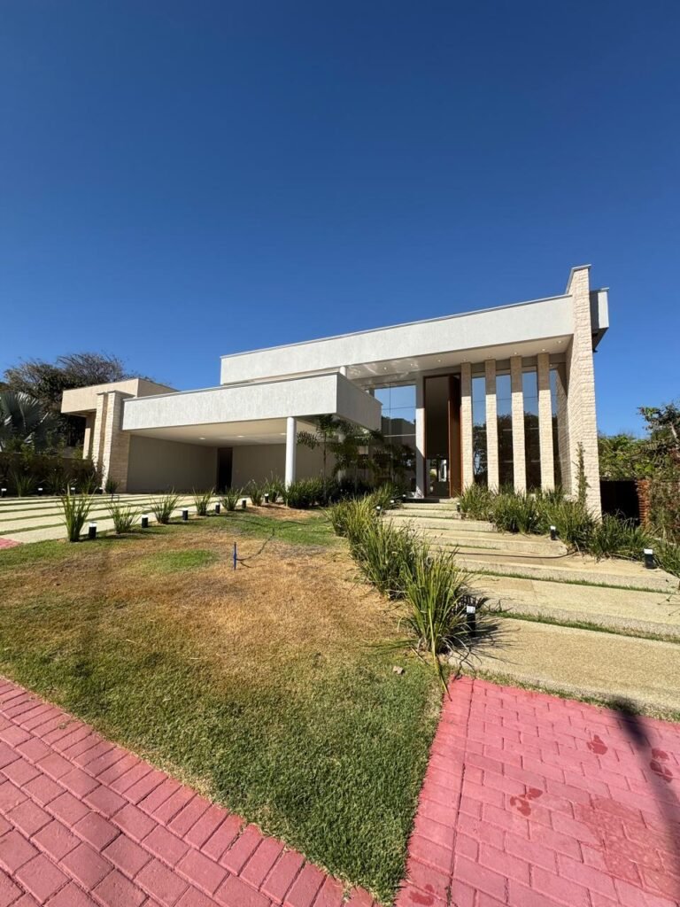 OPORTUNIDADE ÚNICA: MANSÃO DE ALTO PADRÃO NO CONDOMÍNIO DE CHÁCARA VILLA VERDE