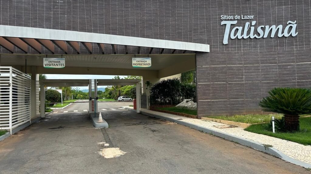 SEU RECANTO DE PAZ NO CONDOMÍNIO TALISMÃ: LOTE ESPAÇOSO EM GUAPÓ