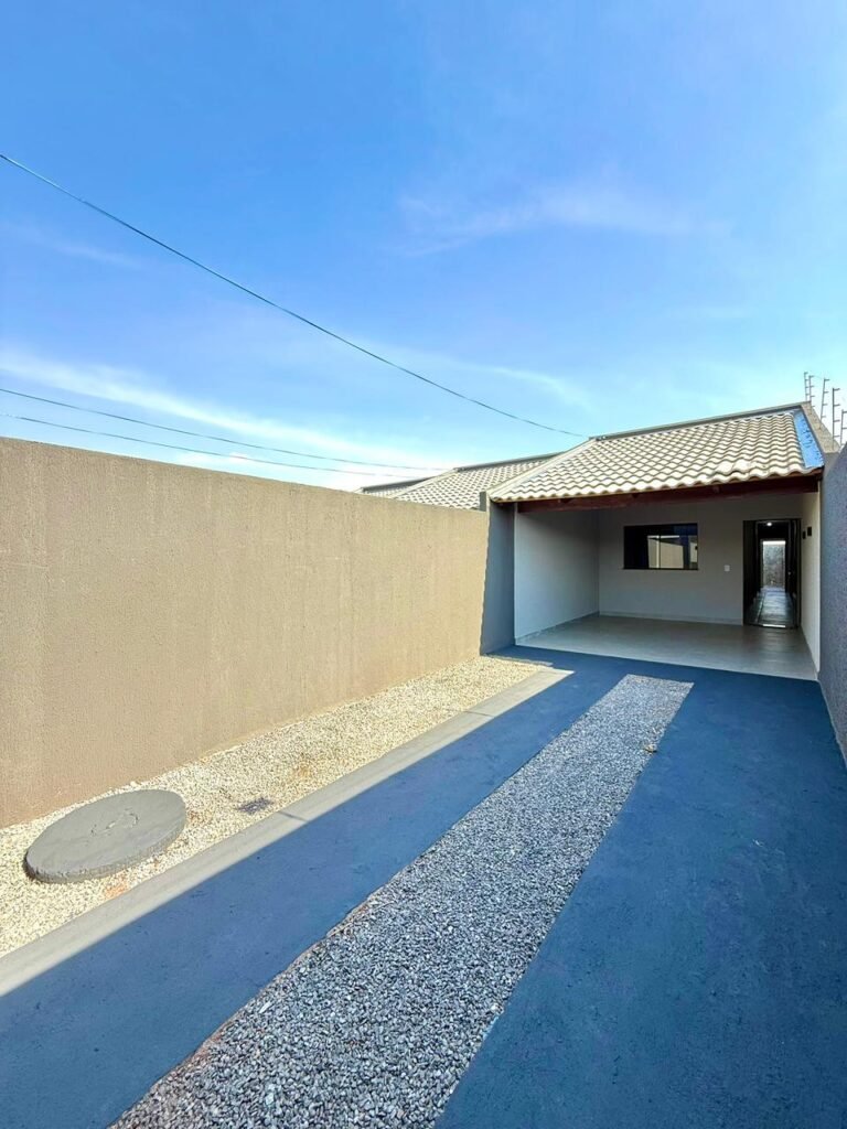 LINDA CASA E BEM LOCALIZADA NO SETOR MONTE SINAI EM TRINDADE