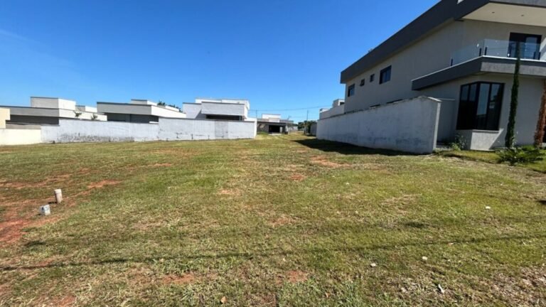 ALTO PADRÃO E EXCLUSIVIDADE NO TERRAS ALPHA 2: LOTE PRONTO PARA CONSTRUIR