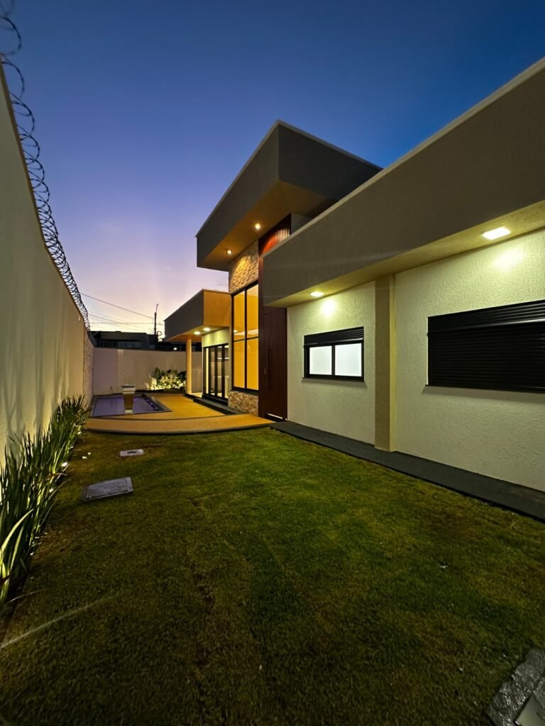 LUXO E SOFISTICAÇÃO NO SETOR TRÊS MARIAS: CASA DE ESQUINA COM PROJETO EXCLUSIVO — Foto