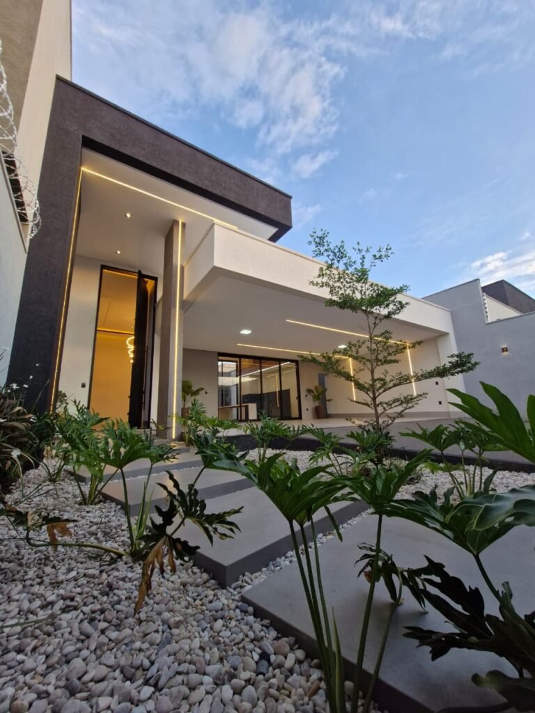 OPORTUNIDADE ÚNICA: CASA DE ALTO PADRÃO NO SETOR MOINHO DOS VENTOS – GOIÂNIA