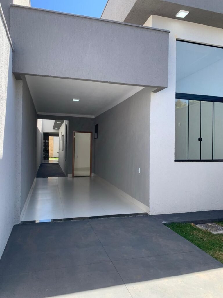 CASA EXCLUSIVA EM CIDADE VERA CRUZ COM PÉ-DIREITO DUPLO E DESIGN MODERNO