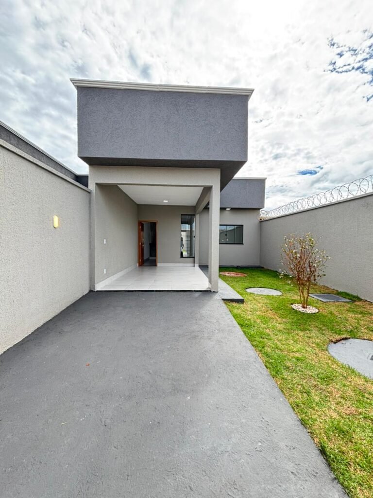 OPORTUNIDADE IMPERDÍVEL: CASA COM QUINTAL AMPLO NO PARQUE MONTREAL – APARECIDA DE GOIÂNIA