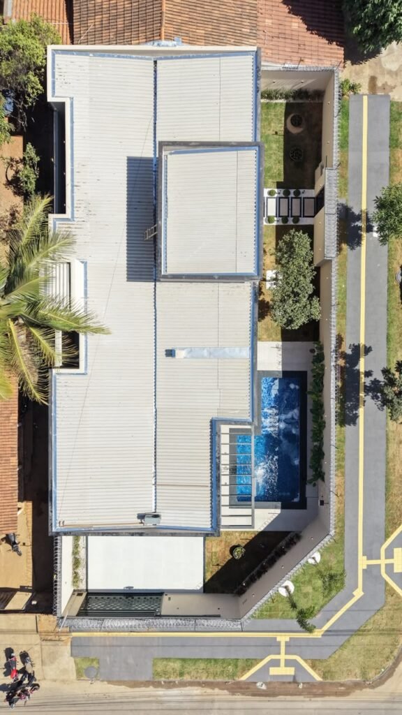 OPORTUNIDADE IMPERDÍVEL: CASA DE ESQUINA NO JARDIM HELVÉCIA — Foto