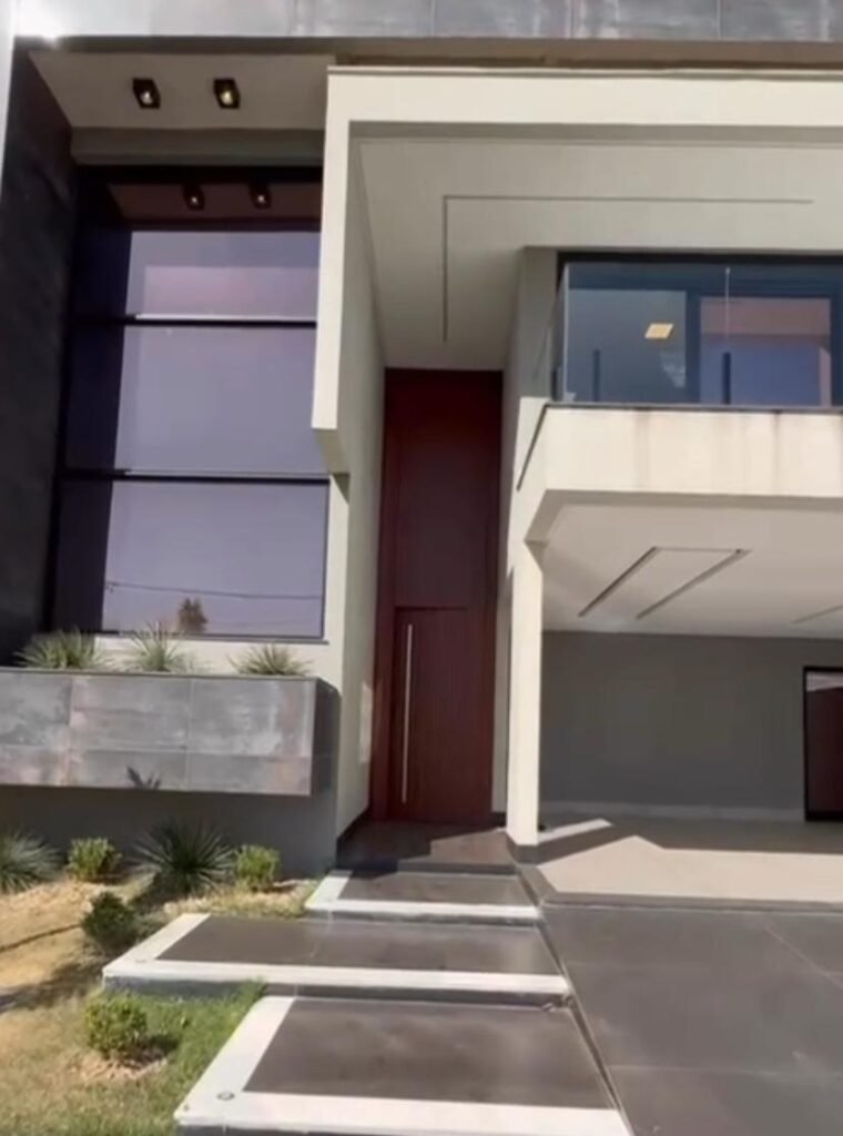 OPORTUNIDADE DE ALTO PADRAO : SOBRADO DE LUXO MOBILIADO NO PARQVILLE JACARANDA — Foto
