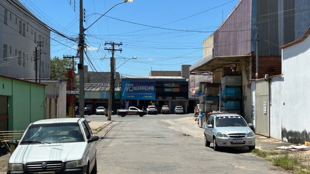 OPORTUNIDADE ÚNICA NO SETOR RODOVIÁRIO: TERRENO ESTRATÉGICO COM 360M² — Foto