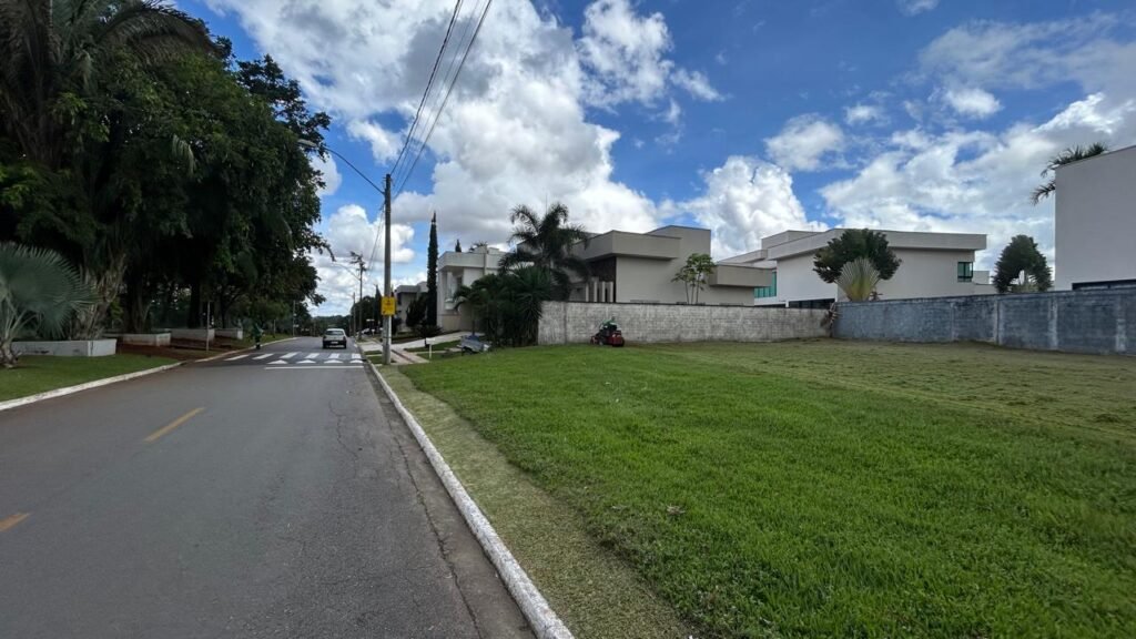 CONDOMÍNIO DO LAGO: LOTE PLANO E EXCLUSIVO EM GOIÂNIA — Foto