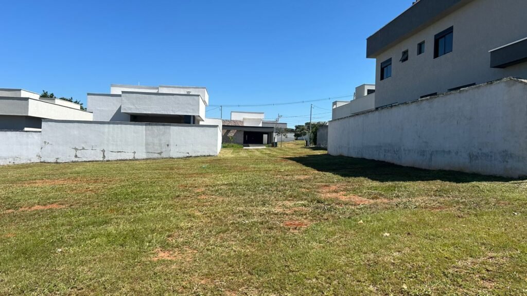 ALTO PADRÃO E EXCLUSIVIDADE NO TERRAS ALPHA 2: LOTE PRONTO PARA CONSTRUIR — Foto