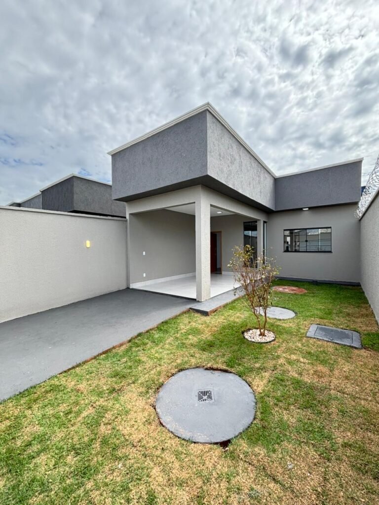 OPORTUNIDADE IMPERDÍVEL: CASA COM QUINTAL AMPLO NO PARQUE MONTREAL – APARECIDA DE GOIÂNIA — Foto