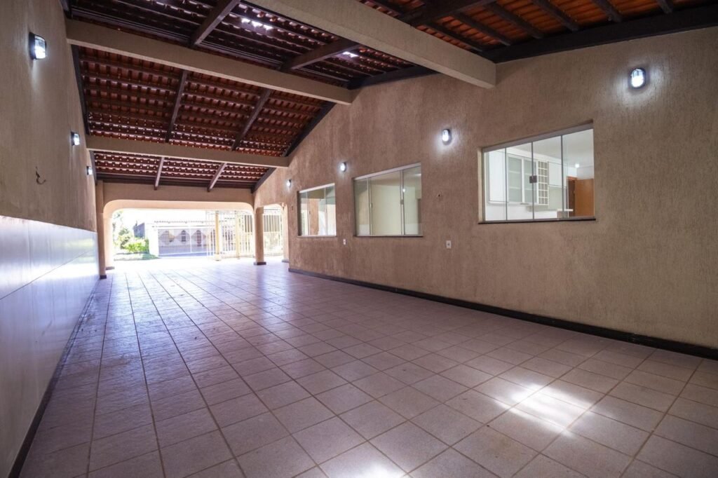 EXCELENTE CASA RESIDENCIAL NO PARQUE DAS LARANJEIRAS – GOIÂNIA/GO — Foto