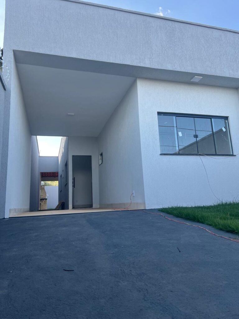 CASA MODERNA E PRONTA PARA MORAR NO SETOR CONDE DOS ARCOS — Foto