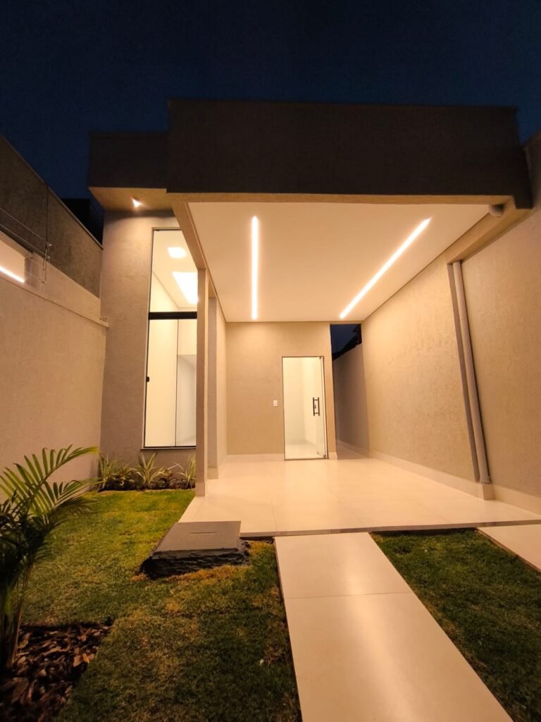 CASA NOVA E MODERNA À VENDA – RESIDENCIAL MONTE PASCOAL | GOIÂNIA-GO — Foto