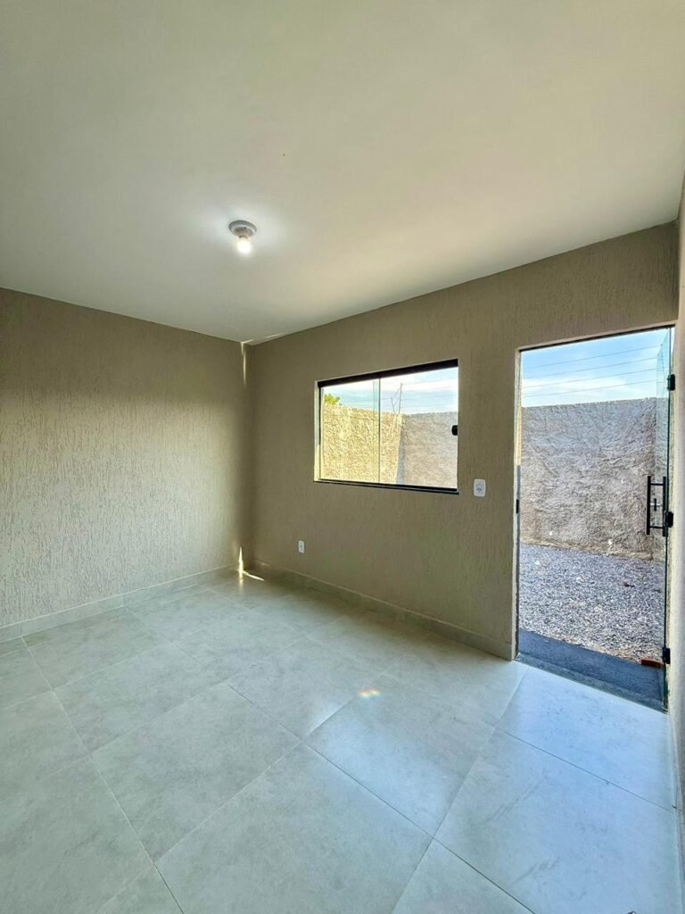LINDA CASA E BEM LOCALIZADA NO SETOR MONTE SINAI EM TRINDADE — Foto