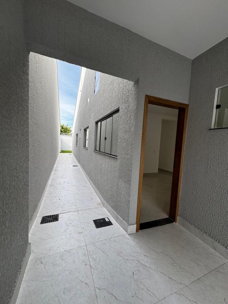CASA INDEPENDENTE NO SETOR BURITI SERENO E PRÓXIMA AO GARAVELO — Foto