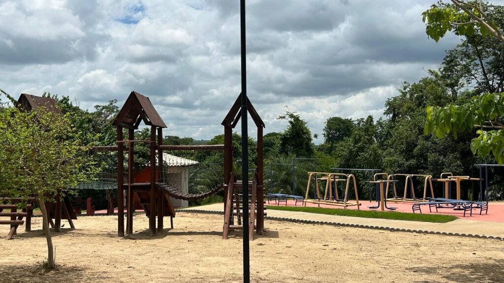 OPORTUNIDADE DUPLA NO CONDOMÍNIO TERRA SANTA GALILÉIA: LOTES EXCLUSIVOS EM TRINDADE — Foto