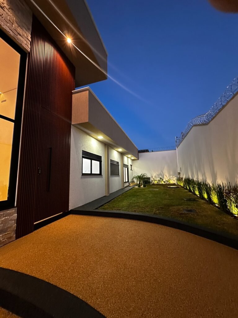 LUXO E SOFISTICAÇÃO NO SETOR TRÊS MARIAS: CASA DE ESQUINA COM PROJETO EXCLUSIVO — Foto