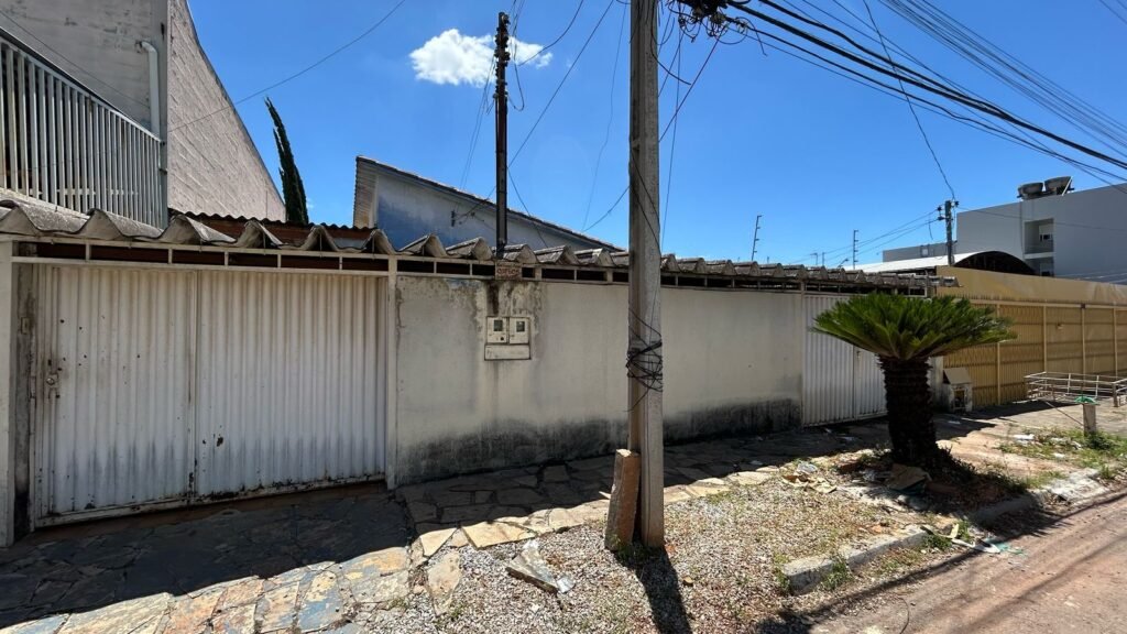 OPORTUNIDADE ÚNICA NO SETOR RODOVIÁRIO: TERRENO ESTRATÉGICO COM 360M² — Foto