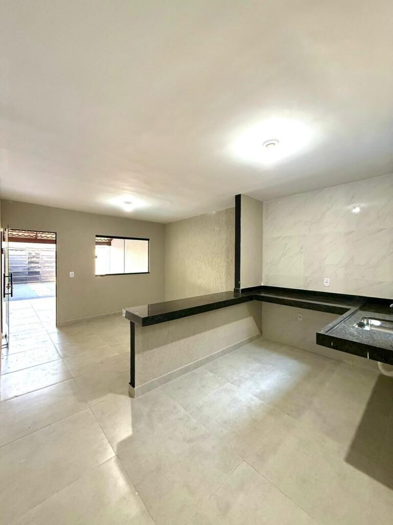 LINDA CASA E BEM LOCALIZADA NO SETOR MONTE SINAI EM TRINDADE — Foto