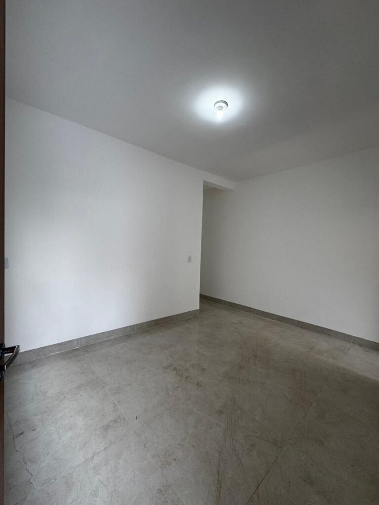 CASA INDEPENDENTE NO SETOR BURITI SERENO E PRÓXIMA AO GARAVELO — Foto