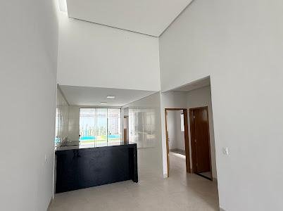 CASA DE ALTO PADRÃO NO SETOR HELVÉCIA – PROX. AV. RIO VERDE. — Foto