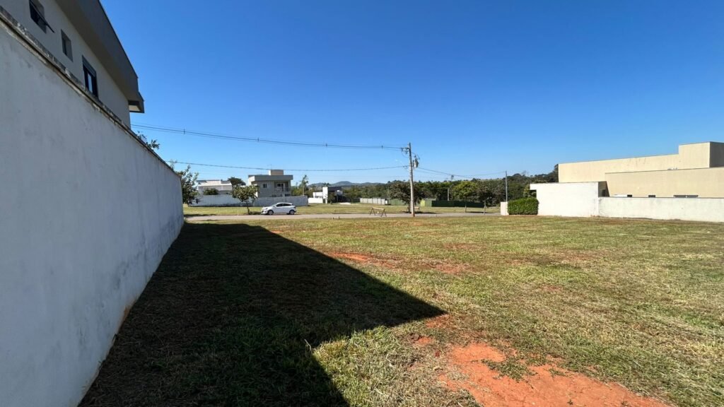ALTO PADRÃO E EXCLUSIVIDADE NO TERRAS ALPHA 2: LOTE PRONTO PARA CONSTRUIR — Foto