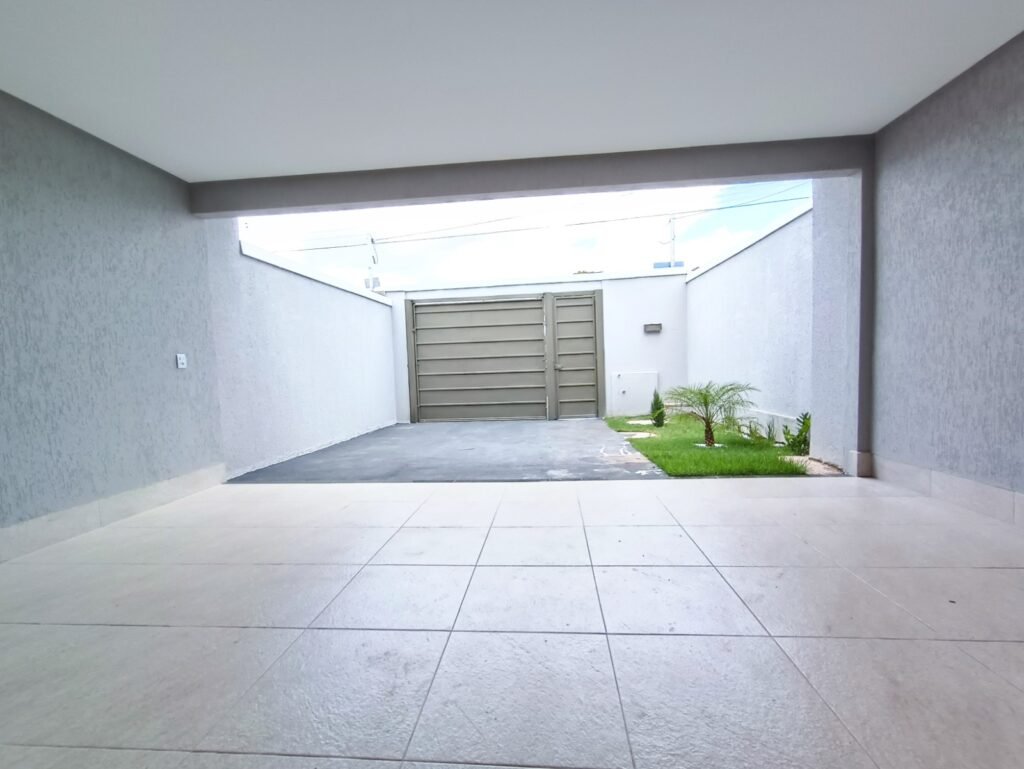 CASA MODERNA NO JARDIM ITAIPU – PRÓXIMO AO PORTAL SHOPPING COM ENTRADA R$ 30.000 — Foto