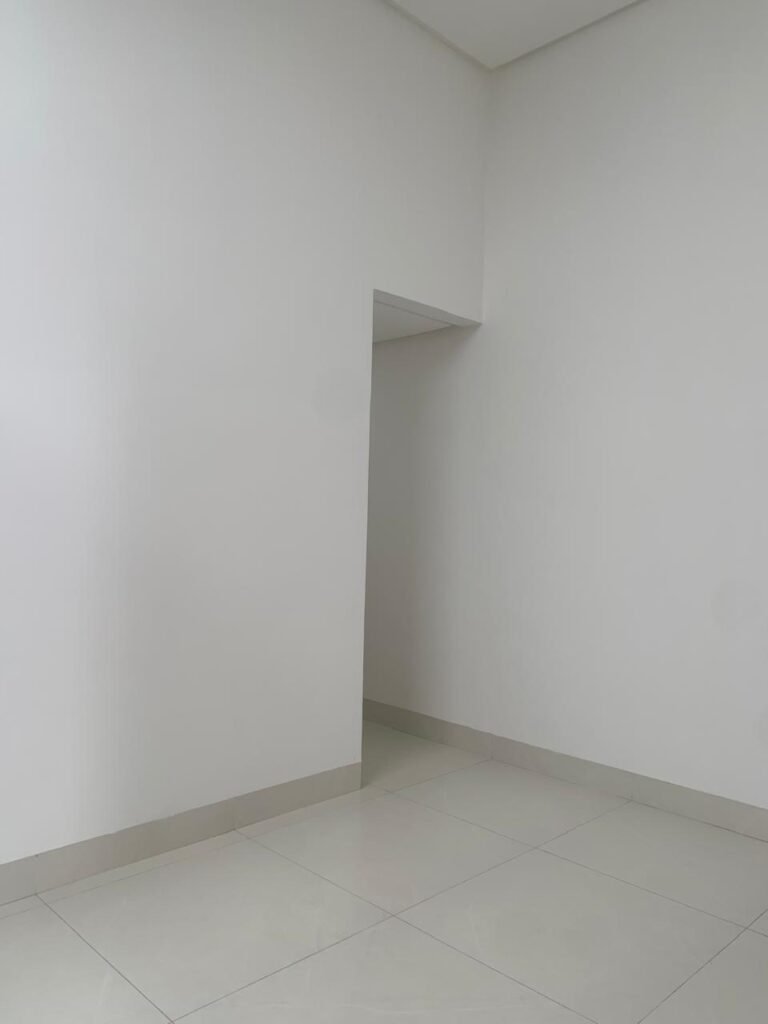 CASA EXCLUSIVA EM CIDADE VERA CRUZ COM PÉ-DIREITO DUPLO E DESIGN MODERNO — Foto
