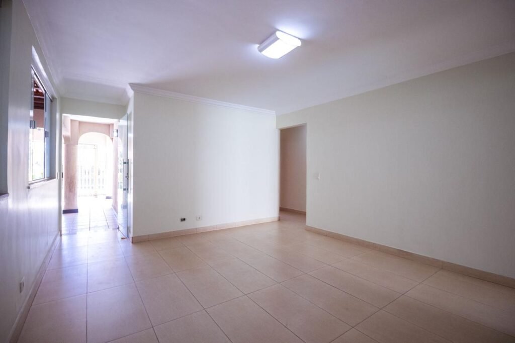 EXCELENTE CASA RESIDENCIAL NO PARQUE DAS LARANJEIRAS – GOIÂNIA/GO — Foto
