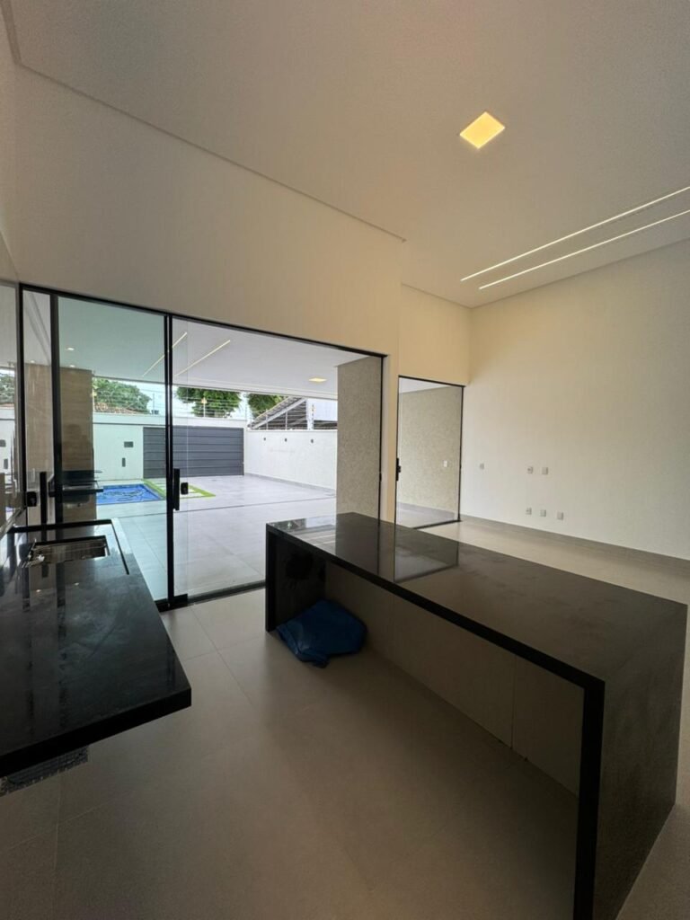 OPORTUNIDADE IMPERDÍVEL: CASA NOVA COM 3 SUÍTES NO RECREIO PANORAMA — Foto
