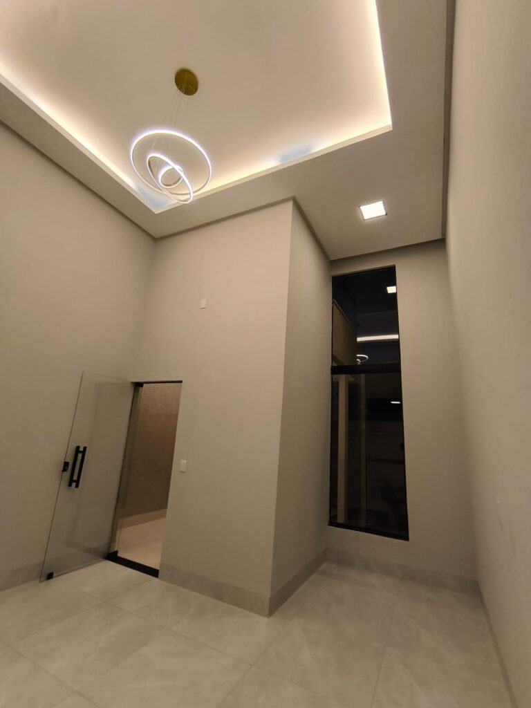 CASA NOVA E MODERNA À VENDA – RESIDENCIAL MONTE PASCOAL | GOIÂNIA-GO — Foto