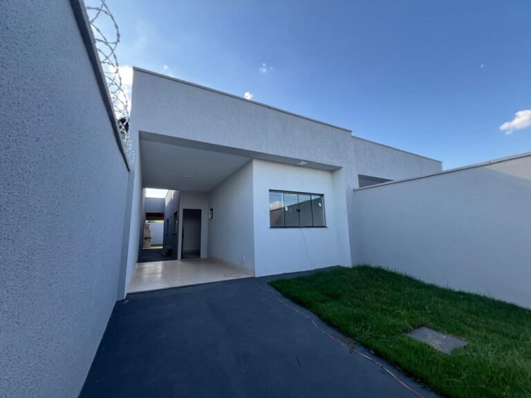 CASA MODERNA E PRONTA PARA MORAR NO SETOR CONDE DOS ARCOS
