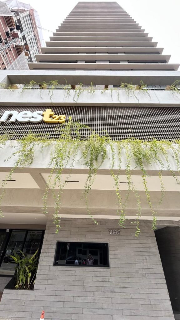 OPORTUNIDADE IMPERDÍVEL: APARTAMENTO MOBILIADO NO NEST 23 – SETOR BUENO — Foto