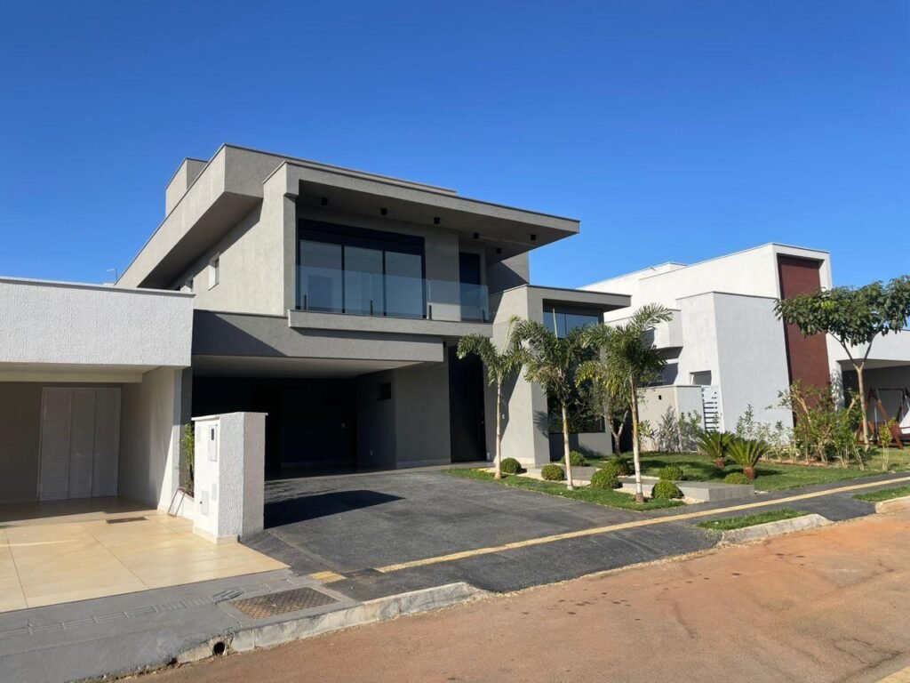 EXCLUSIVIDADE E SOFISTICAÇÃO SOBRADO NO PORTAL DO SOL GOLFE GREEN — Foto