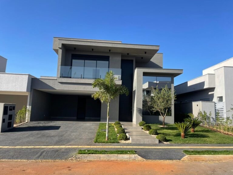 EXCLUSIVIDADE E SOFISTICAÇÃO SOBRADO NO PORTAL DO SOL GOLFE GREEN